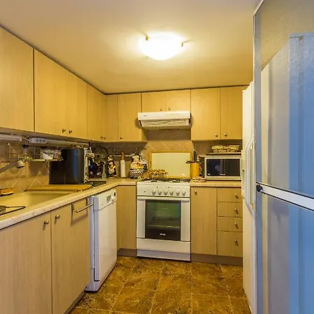 Faros Seaside - 250 Sqm In Of Evia